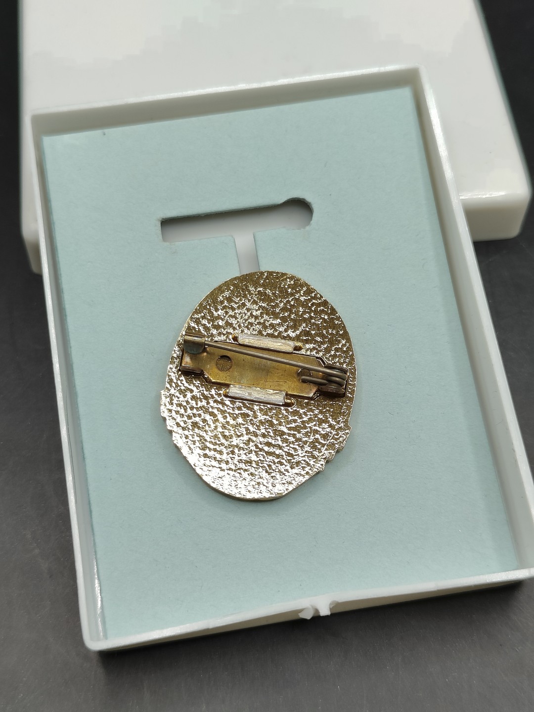 全场0元起拍 第46期 咸鱼国勋章拍卖专场 4月12日（周三）下午6：00开始 东德gst奖章