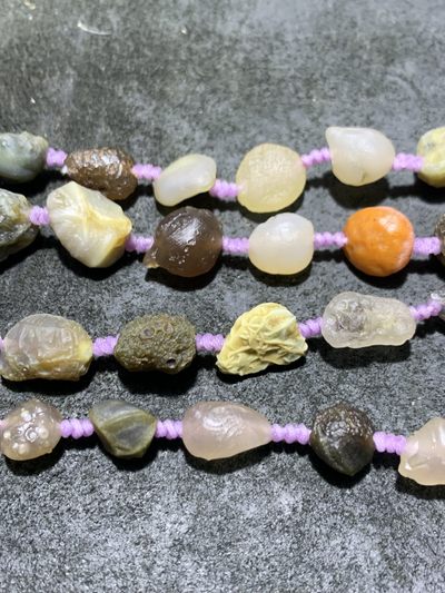 精美阿拉善青花筋脉石玛瑙项链一条， 精美阿拉善青花筋脉石玛瑙项链一条，