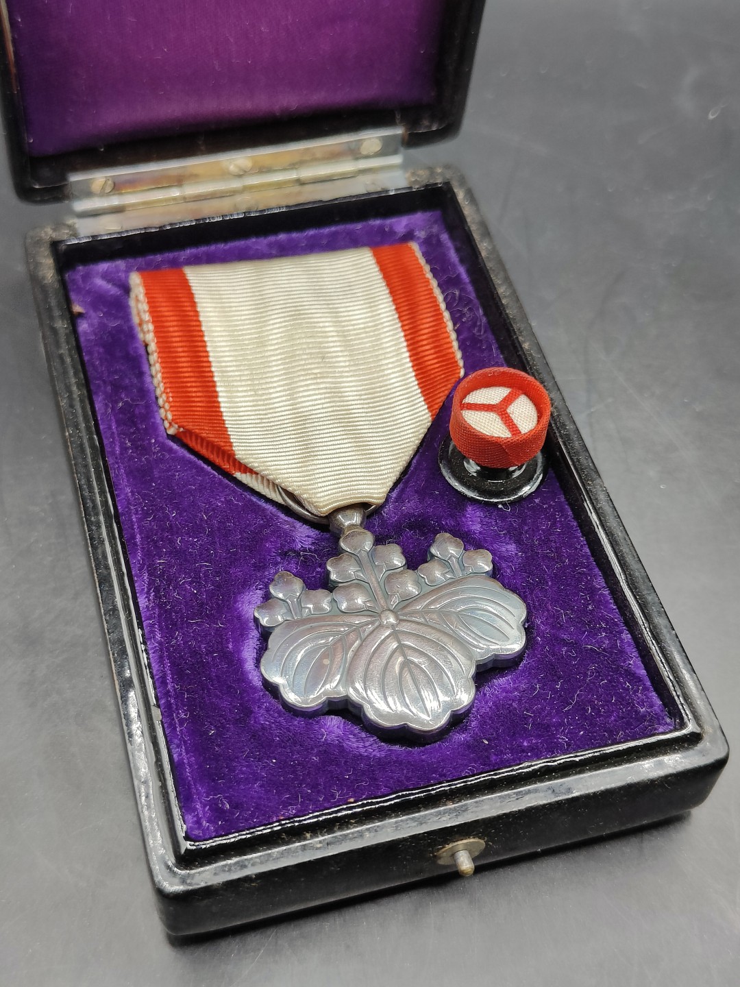 全场0元起拍 第46期 咸鱼国勋章拍卖专场 4月12日（周三）下午6：00开始 日本二战时期 八等瑞宝章 银制带略