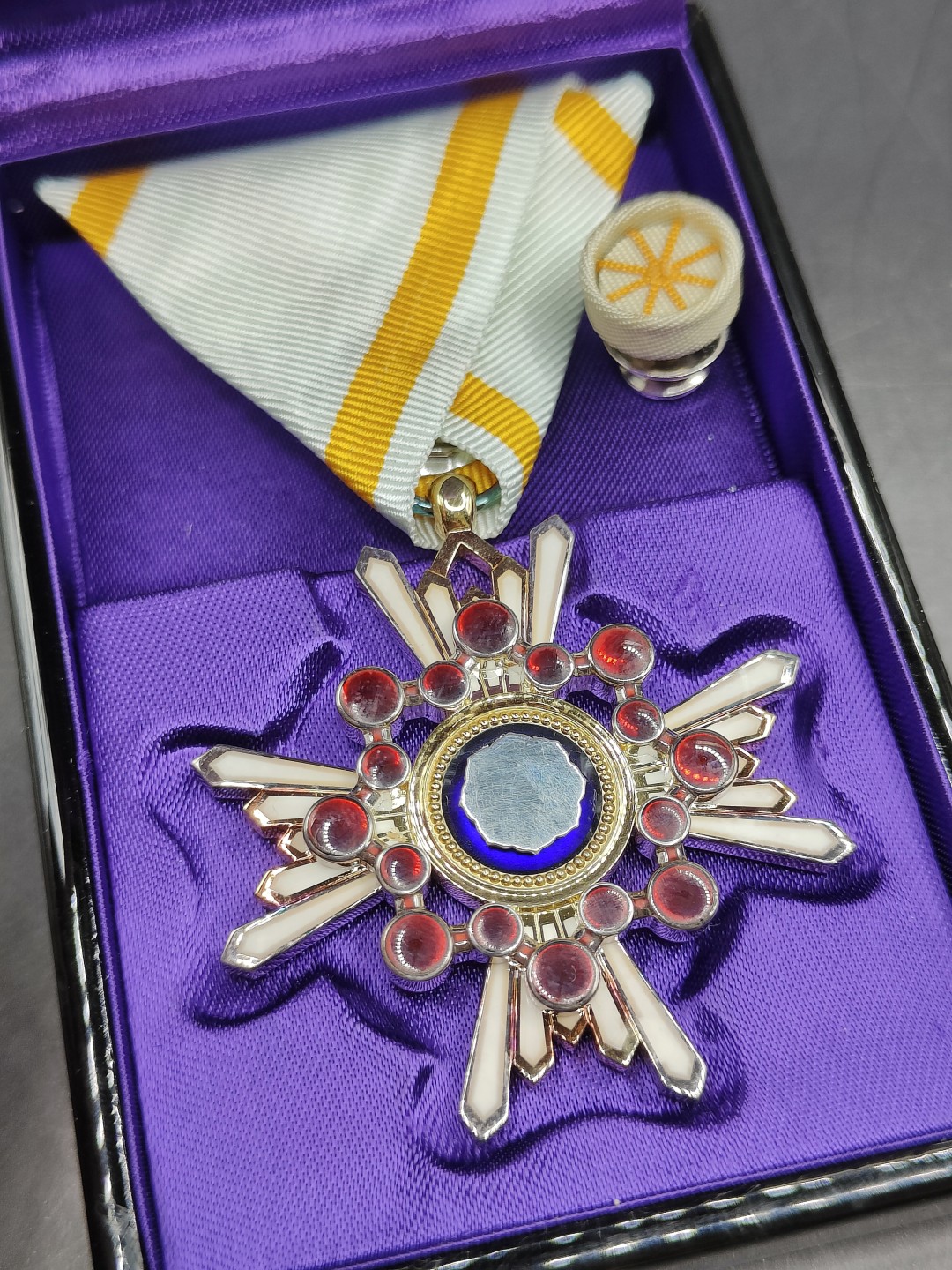 全场0元起拍 第46期 咸鱼国勋章拍卖专场 4月12日（周三）下午6：00开始 美品 日本五等瑞宝章 银制带盒略