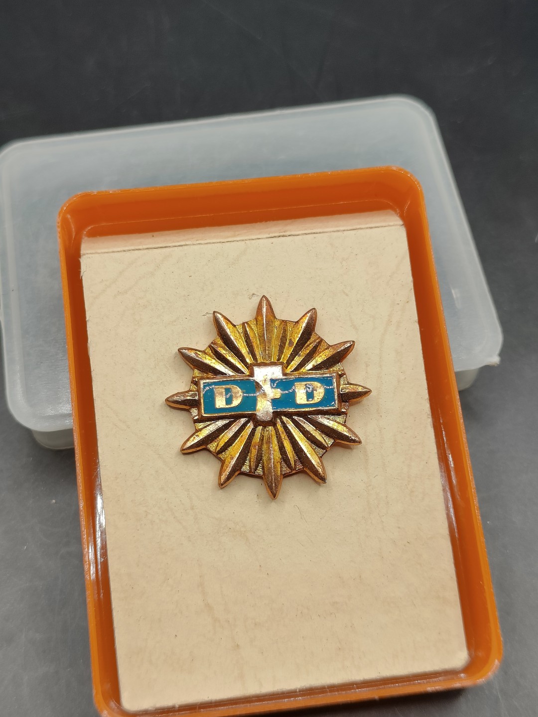 全场0元起拍 第46期 咸鱼国勋章拍卖专场 4月12日（周三）下午6：00开始 东德民主妇女联盟奖章