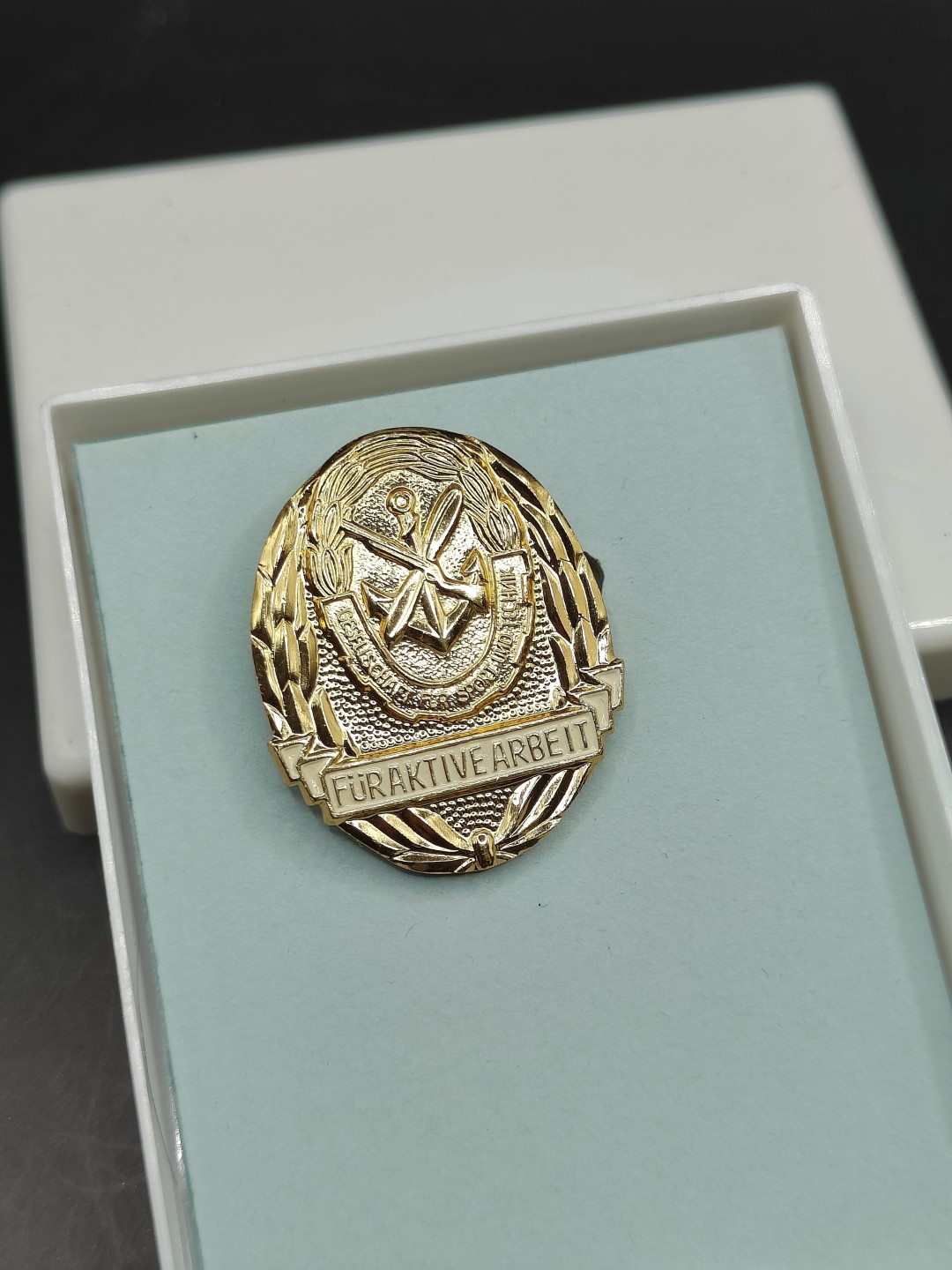 全场0元起拍 第46期 咸鱼国勋章拍卖专场 4月12日（周三）下午6：00开始 东德gst奖章