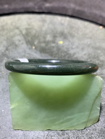 天然和田青玉手镯一只 天然和田青玉手镯一只