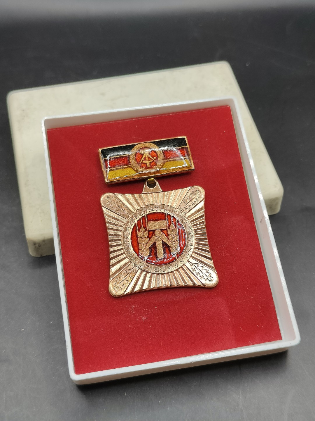 全场0元起拍 第46期 咸鱼国勋章拍卖专场 4月12日（周三）下午6：00开始 东德 集体劳动积极荣誉奖章