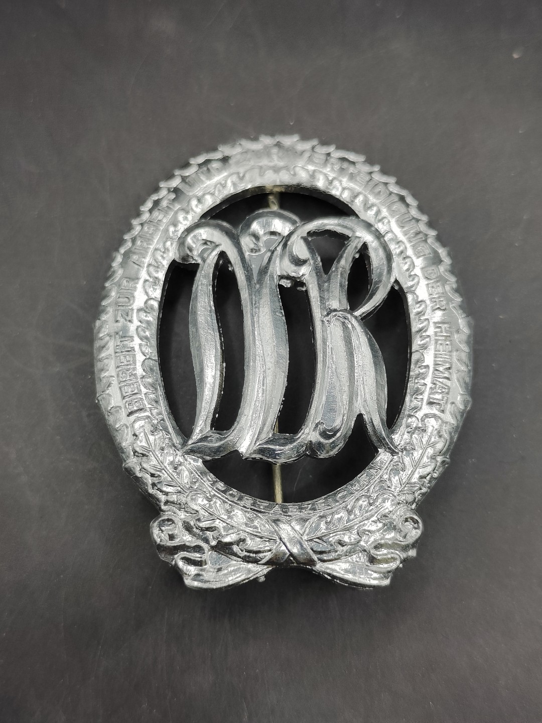 全场0元起拍 第46期 咸鱼国勋章拍卖专场 4月12日（周三）下午6：00开始 东德银级体能章