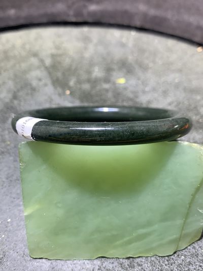 天然和田青玉手镯一只 天然和田青玉手镯一只