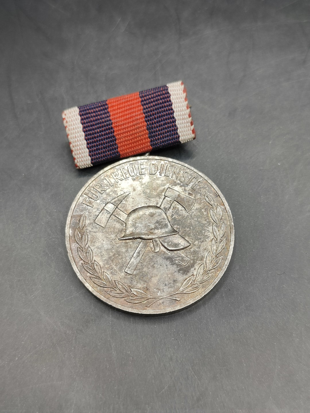 全场0元起拍 第46期 咸鱼国勋章拍卖专场 4月12日（周三）下午6：00开始 东德义务消防忠诚服务事业20周年奖章