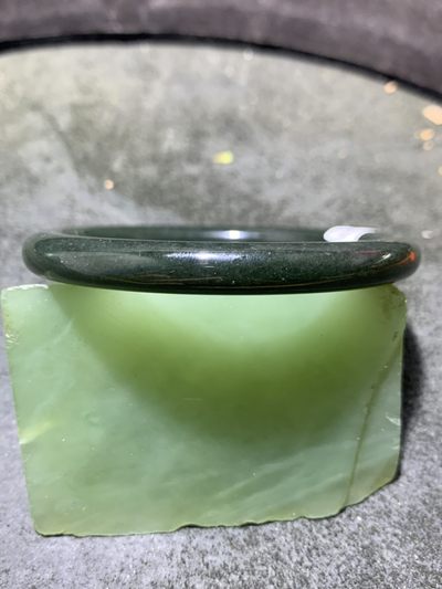 天然和田青玉手镯一只 天然和田青玉手镯一只