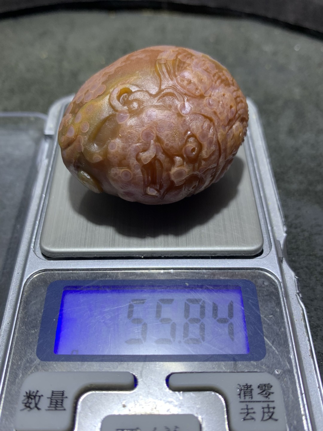 精美亚光天眼纹战国红玛瑙雕刻大黑天把件一个，
