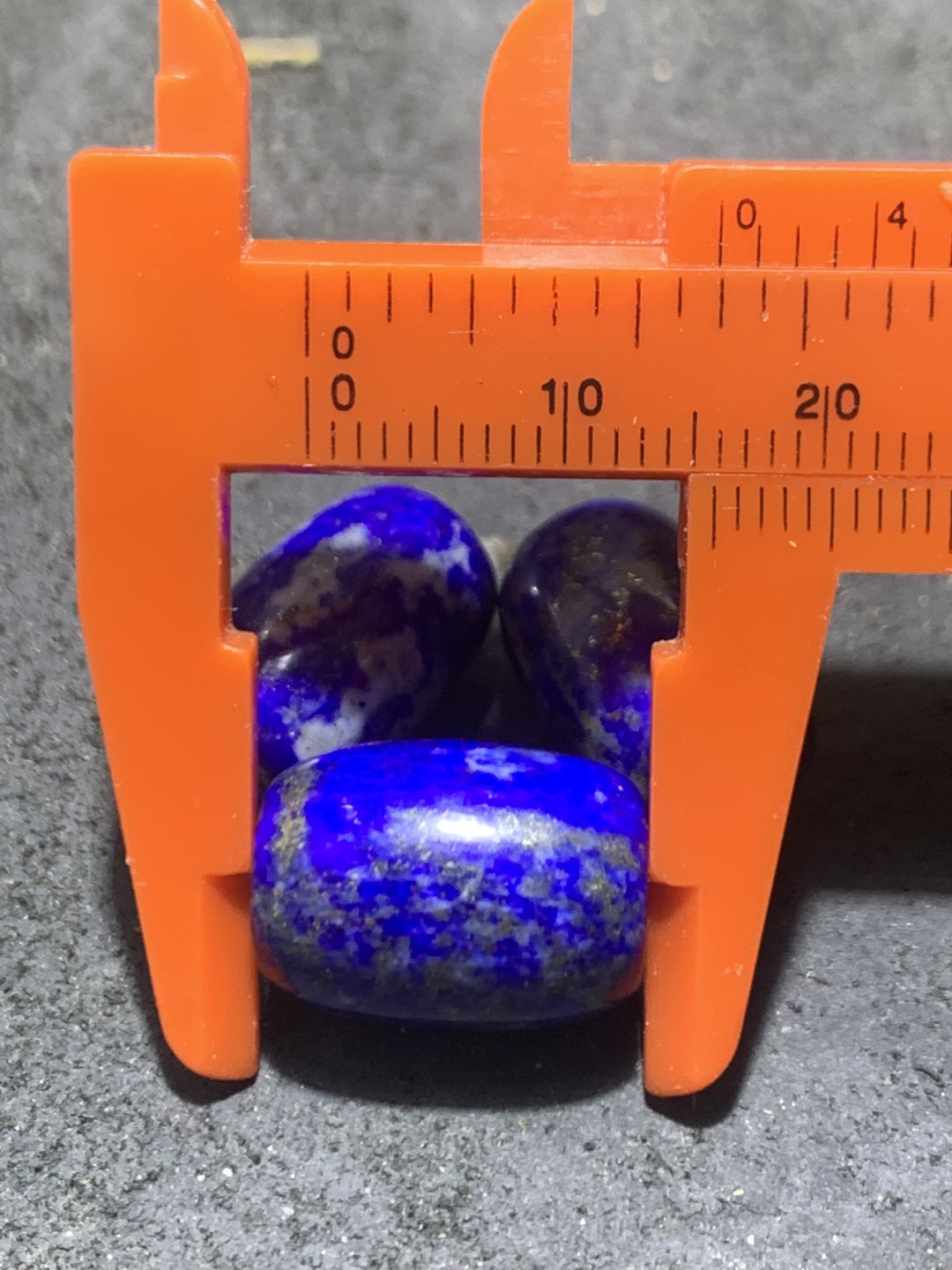 天然原矿阿富汗老矿青金石桶珠三个！