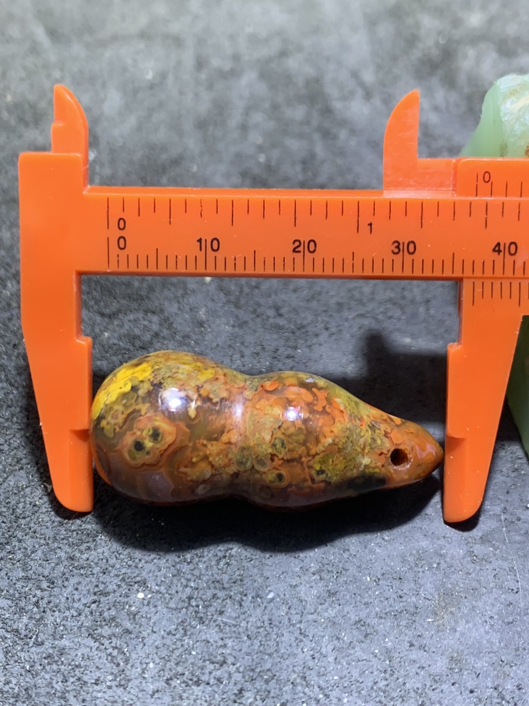 精美草花纹战国红玛瑙葫芦吊坠一个，