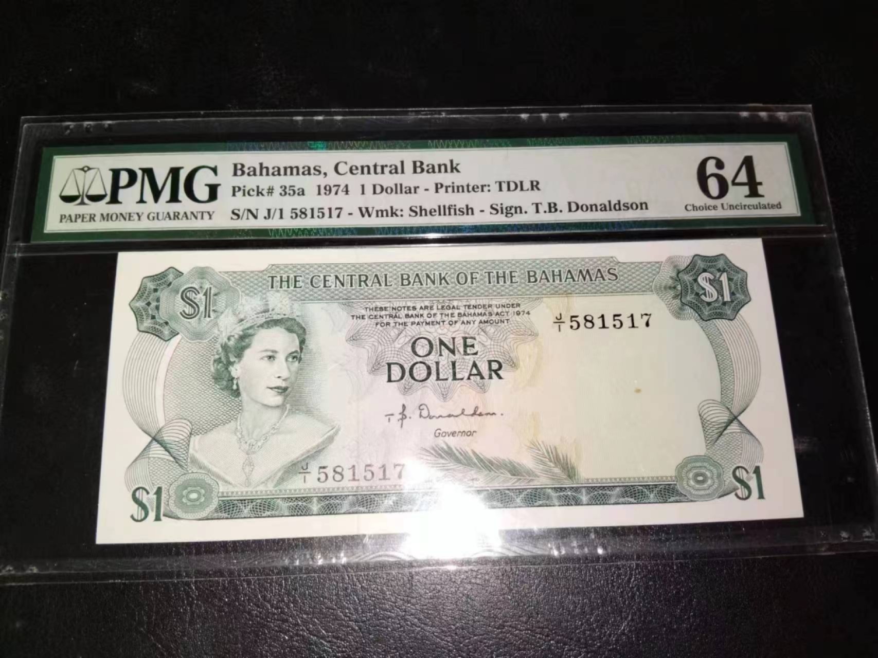 Chase Auction 第21期 - - 外钞、民国钞和人民币混合场！ 1974年巴哈马1元，女王彩背，PMG64！