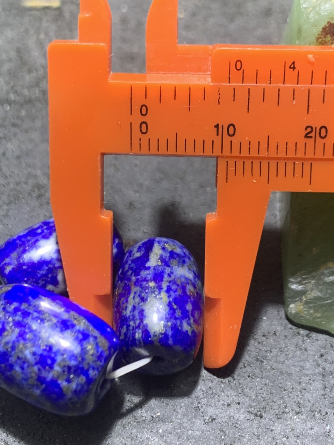 天然原矿阿富汗老矿青金石桶珠三个！