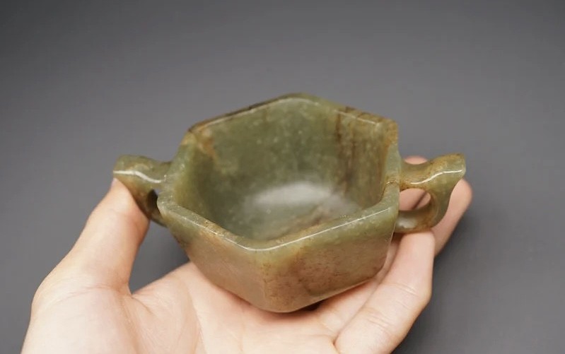 ｜冷门出品｜精选专拍·第叁拾壹场· 和田玉 双耳大玉杯｜尺寸 9.6*6.3*3.8厘米