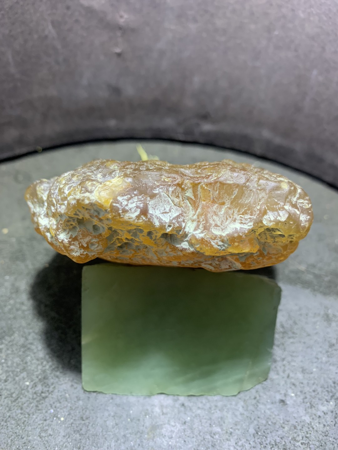 精美天然原皮玛瑙原石雕刻龙戏珠摆件，把件一个