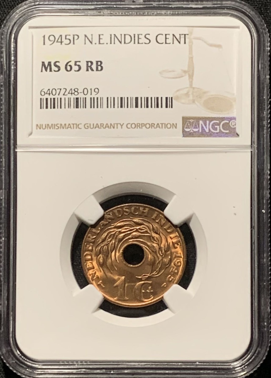 紫瑗钱币——第262期拍卖 荷属东印度 1945年 1分 中孔 NGC MS65 RB