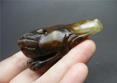 玉石翡翠玛瑙｜拍卖专场 地方玉带沁立体圆雕三足金蟾大摆件