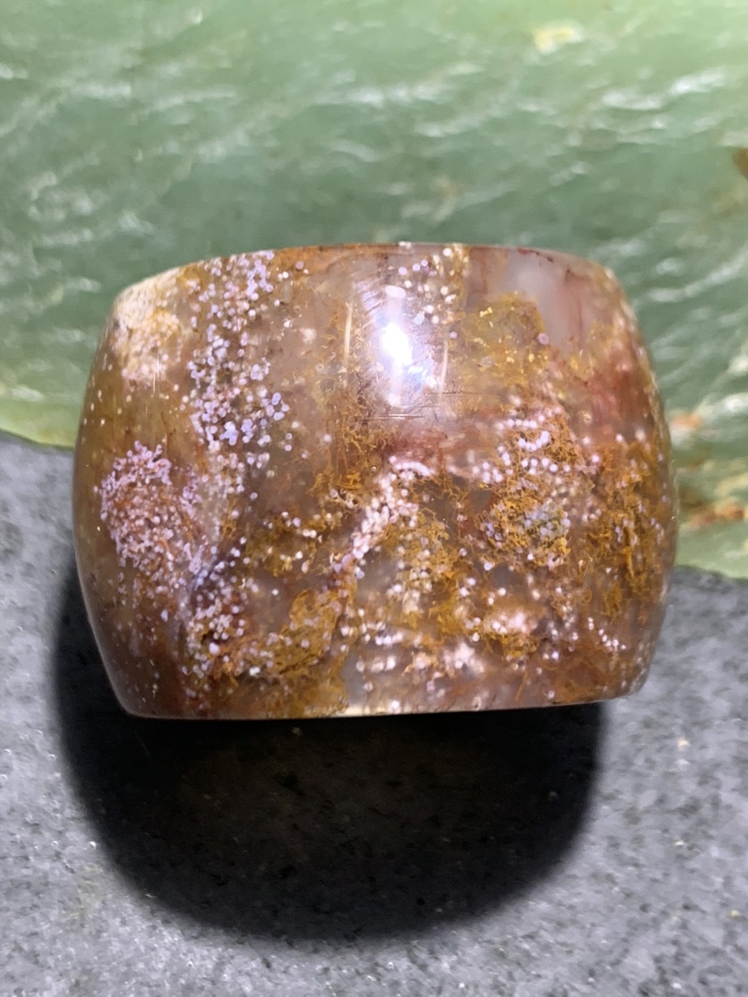 天然高润度罕见水草玛瑙扳指一个，