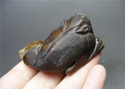 玉石翡翠玛瑙｜拍卖专场 地方玉带沁立体圆雕三足金蟾大摆件