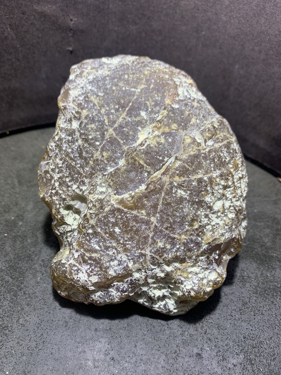 精美天然原皮玛瑙原石雕刻龙戏珠摆件，把件一个