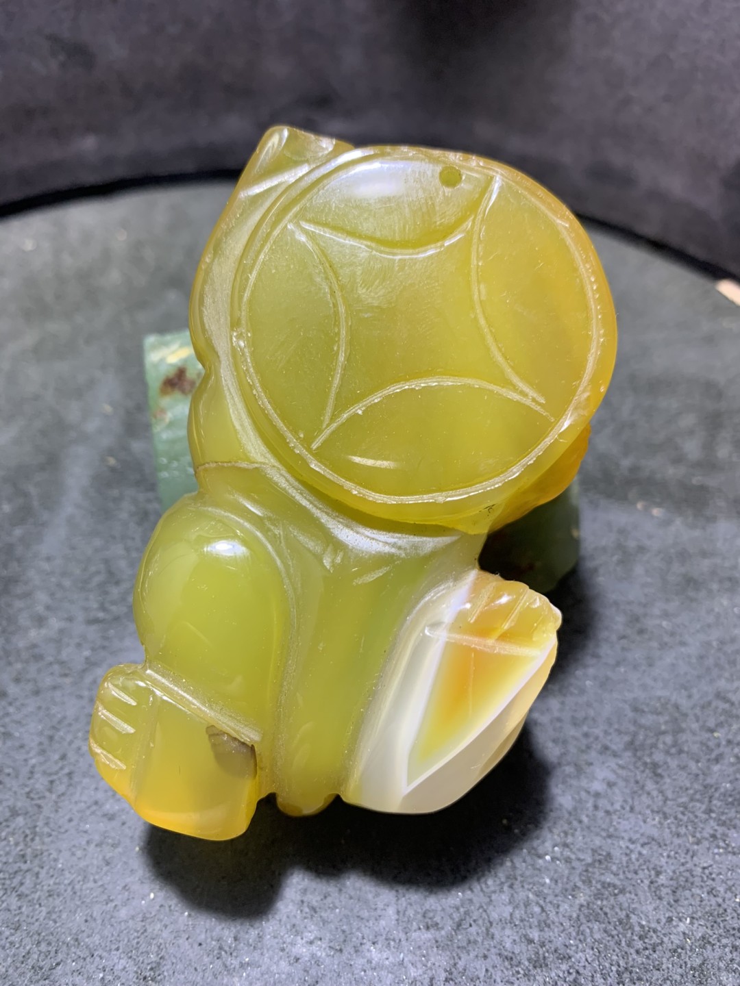 巴西玛瑙雕刻貔貅把件一个