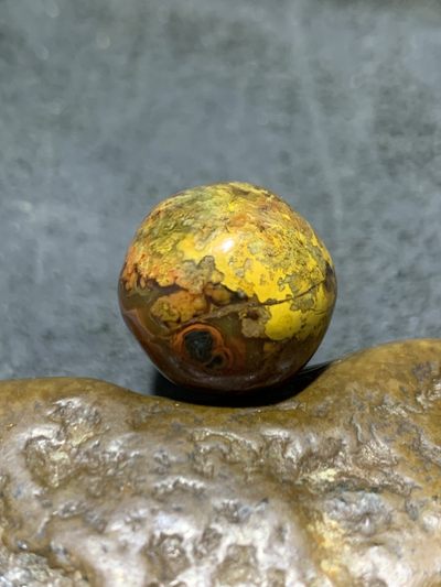 精美草花纹战国红玛瑙葫芦吊坠一个， 精美草花纹战国红玛瑙葫芦吊坠一个，