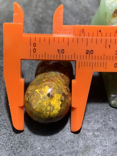 精美草花纹战国红玛瑙葫芦吊坠一个， 精美草花纹战国红玛瑙葫芦吊坠一个，