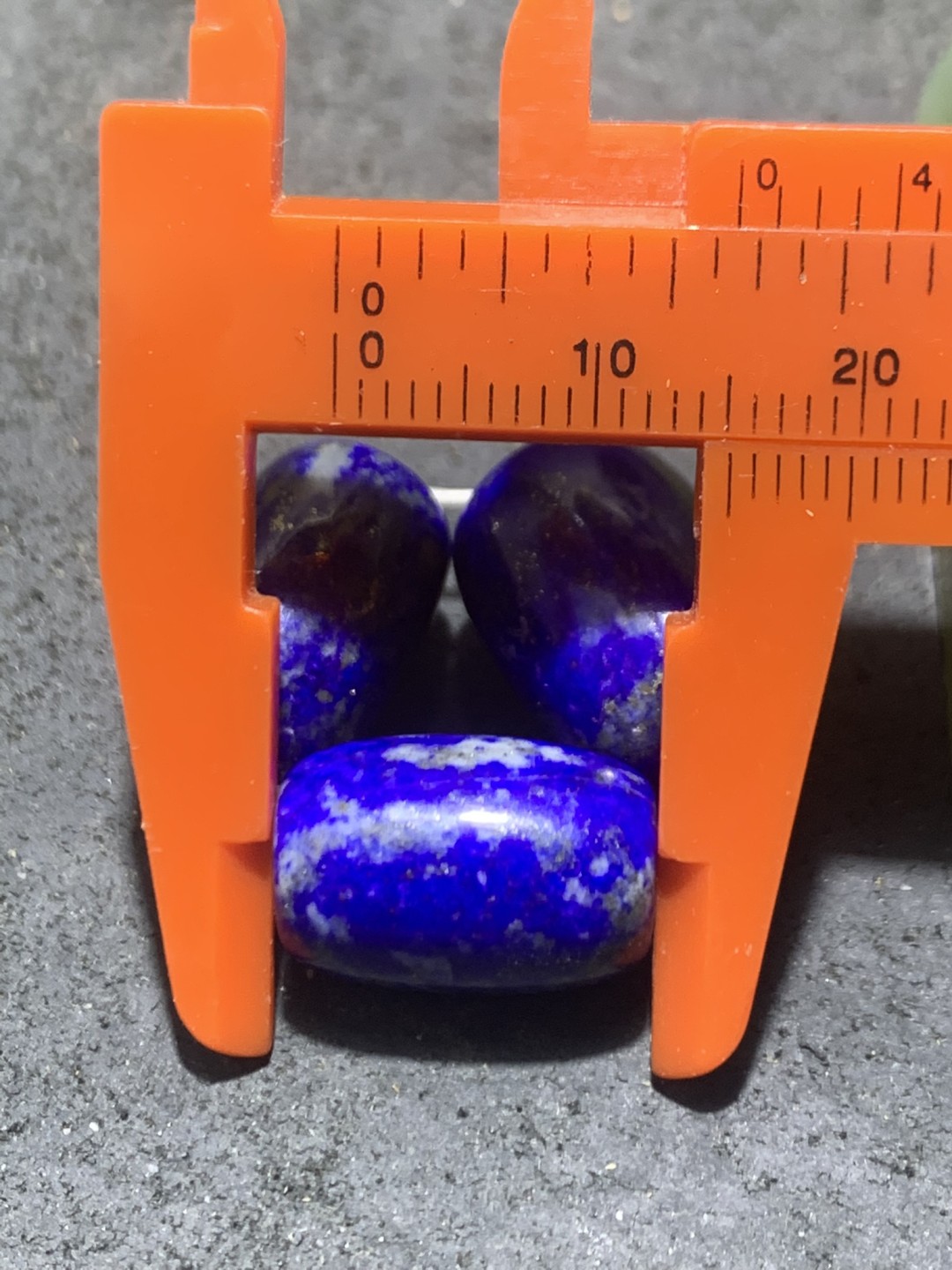 天然原矿阿富汗老矿青金石桶珠三个！