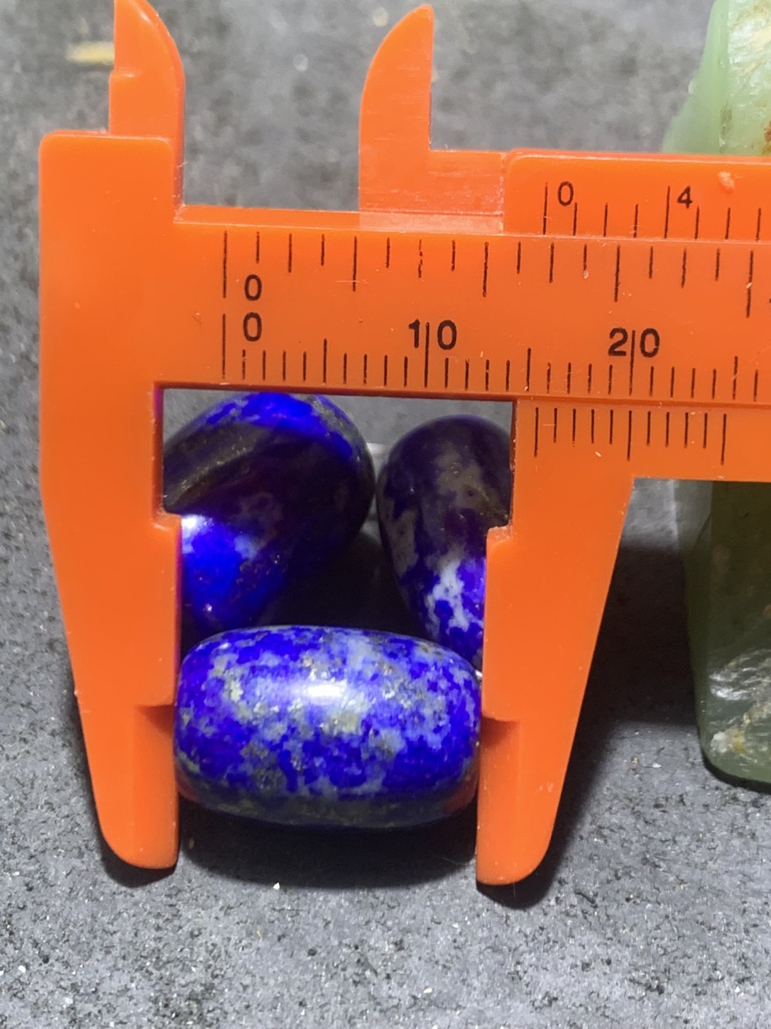 天然原矿阿富汗老矿青金石桶珠三个！