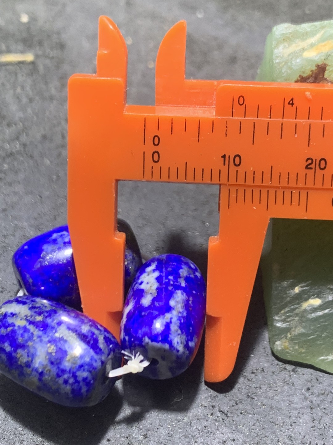 天然原矿阿富汗老矿青金石桶珠三个！