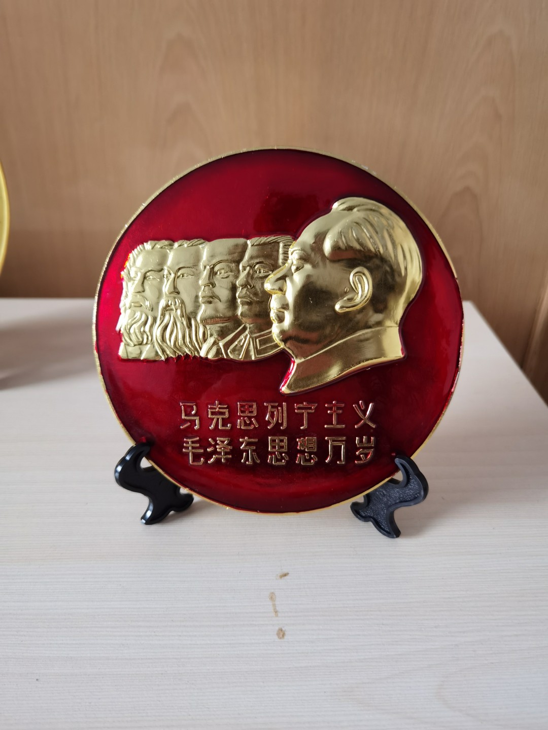 红色收藏美品主席头像摆件 早年收购，保存完好，做工精细，高14厘米左右，重130克左右，红色收藏，精品像章越留越值钱，物以稀为贵，收藏精品，诚信交易