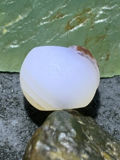 精美亚光高玉化海洋玉髓手工俏色巧雕富贵有鱼墩子一个！ - 精美亚光高玉化海洋玉髓手工俏色巧雕富贵有鱼墩子一个！