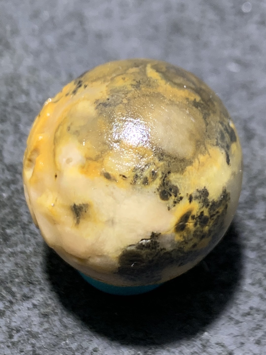 精美风化纹战国红玛瑙亚光雕刻缘字随形珠一颗！