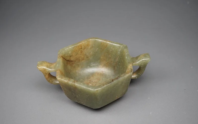 ｜冷门出品｜精选专拍·第叁拾壹场· 和田玉 双耳大玉杯｜尺寸 9.6*6.3*3.8厘米