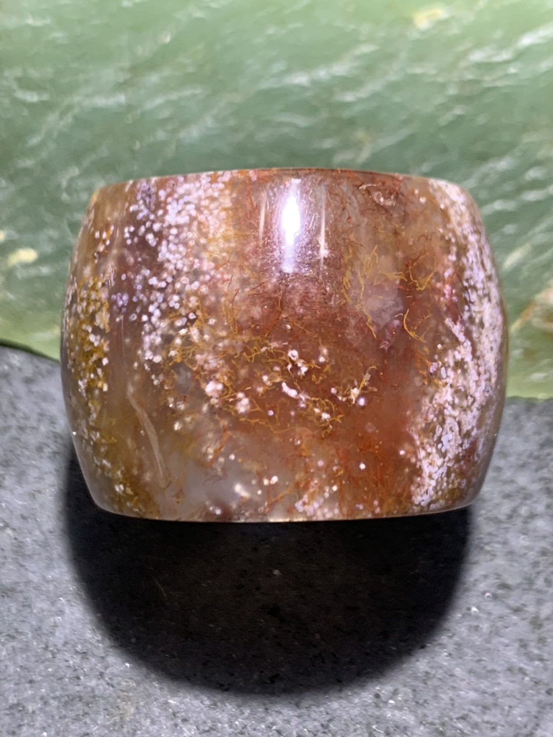 天然高润度罕见水草玛瑙扳指一个，