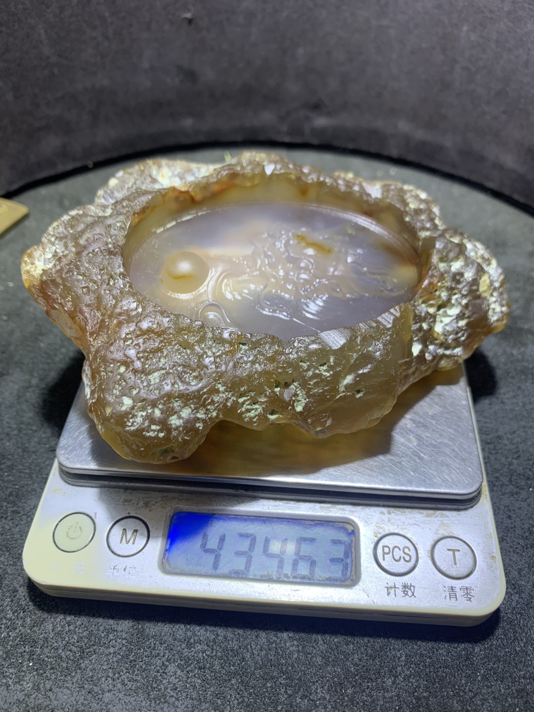 精美天然原皮玛瑙原石雕刻龙戏珠摆件，把件一个