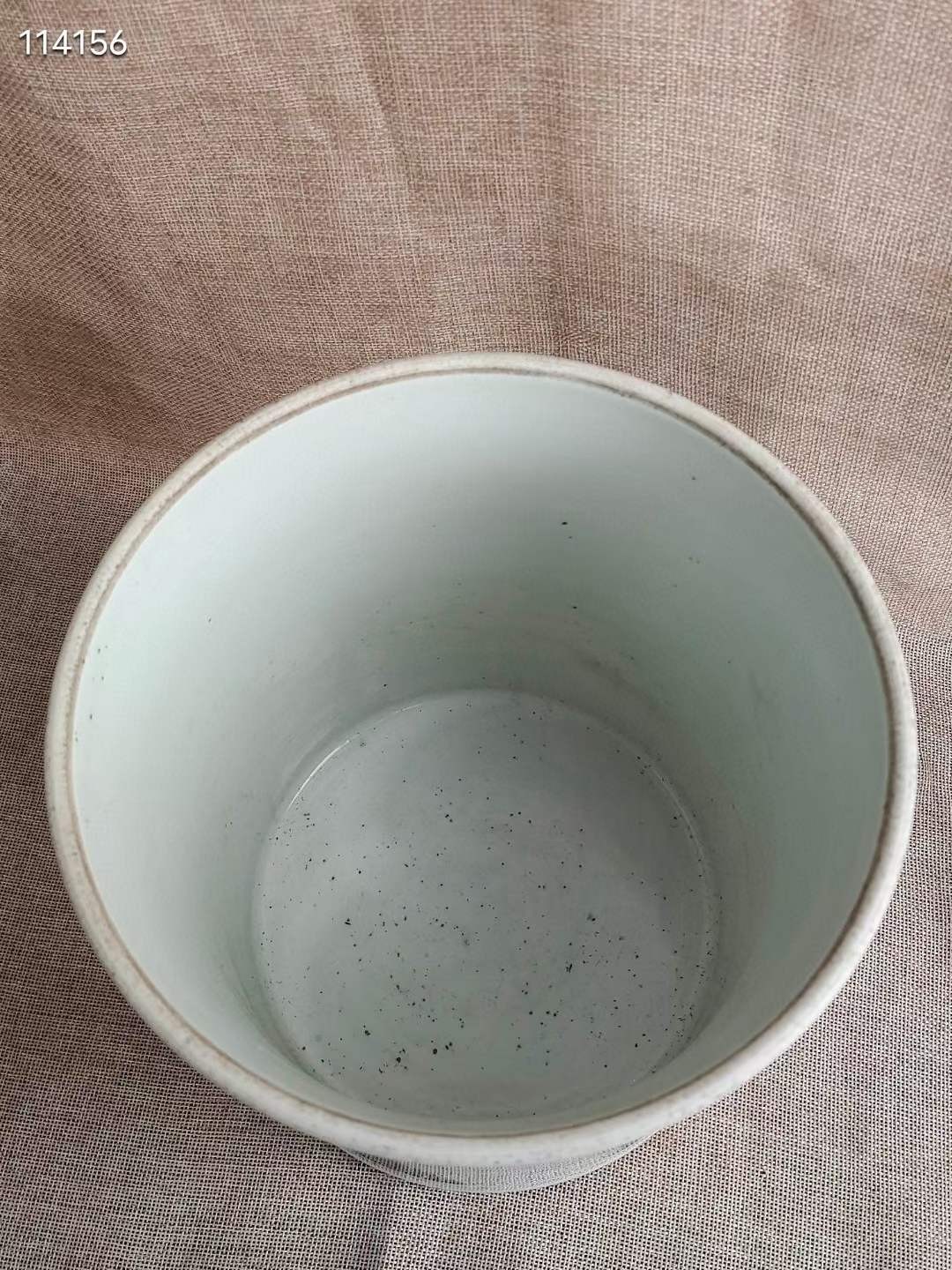 清中期 青花翠毛蓝人物纹笔海 全品