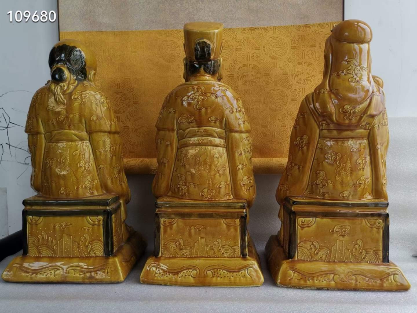 瓷塑黄釉雕瓷“福禄寿”瓷像 大明弘治年制款，麻布底胎