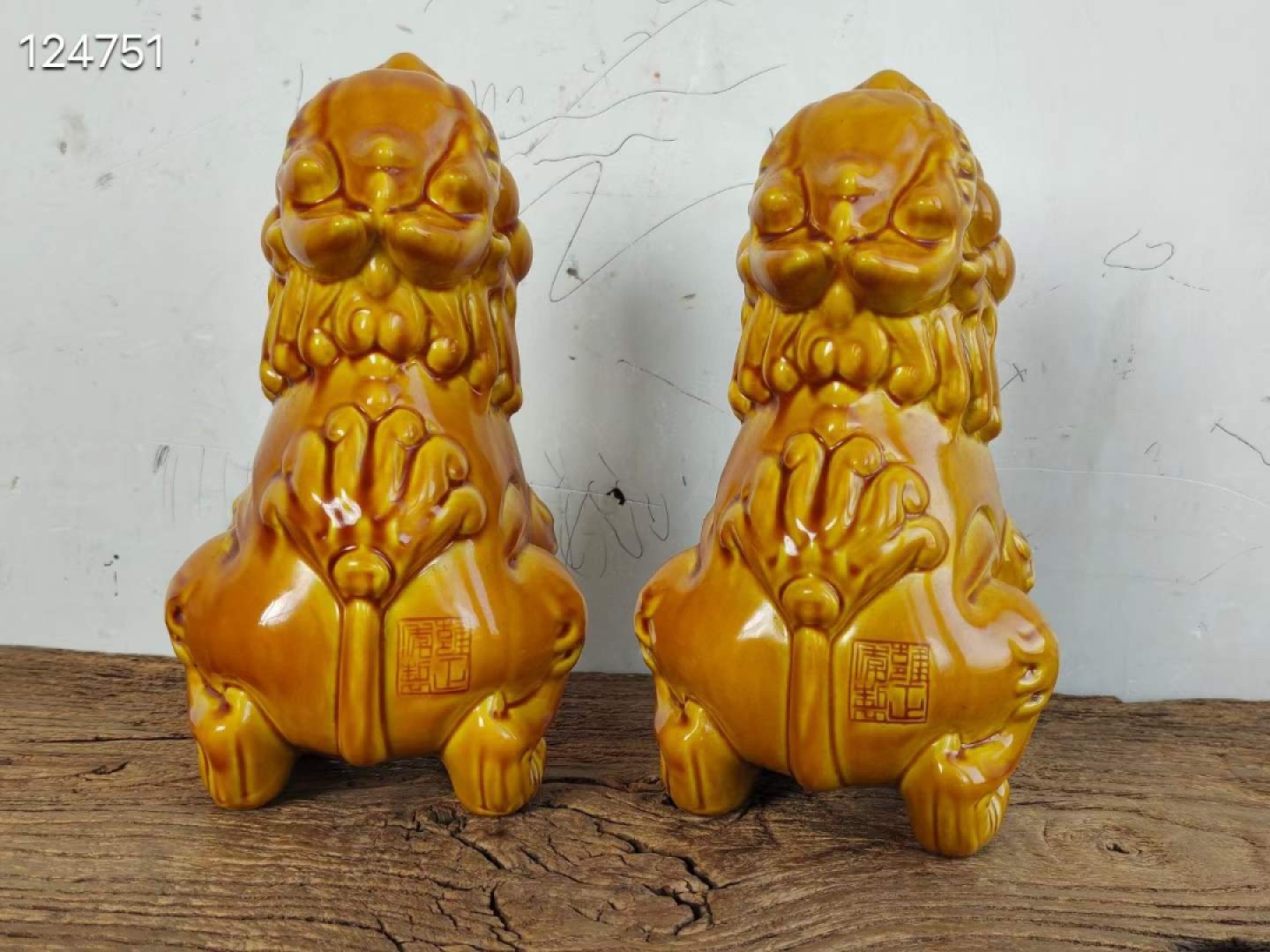 清 黄釉“望天吼”瑞兽案头摆件