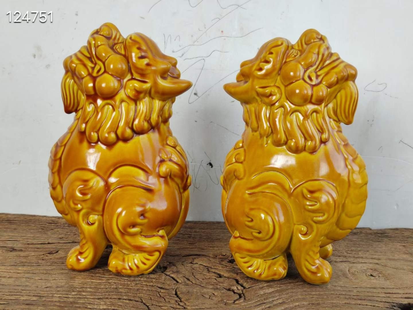清 黄釉“望天吼”瑞兽案头摆件