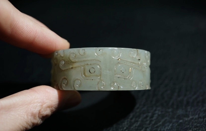 ｜冷门出品｜精选专拍·第叁拾贰场· 明清工老和田玉满工饕餮纹玉环把件