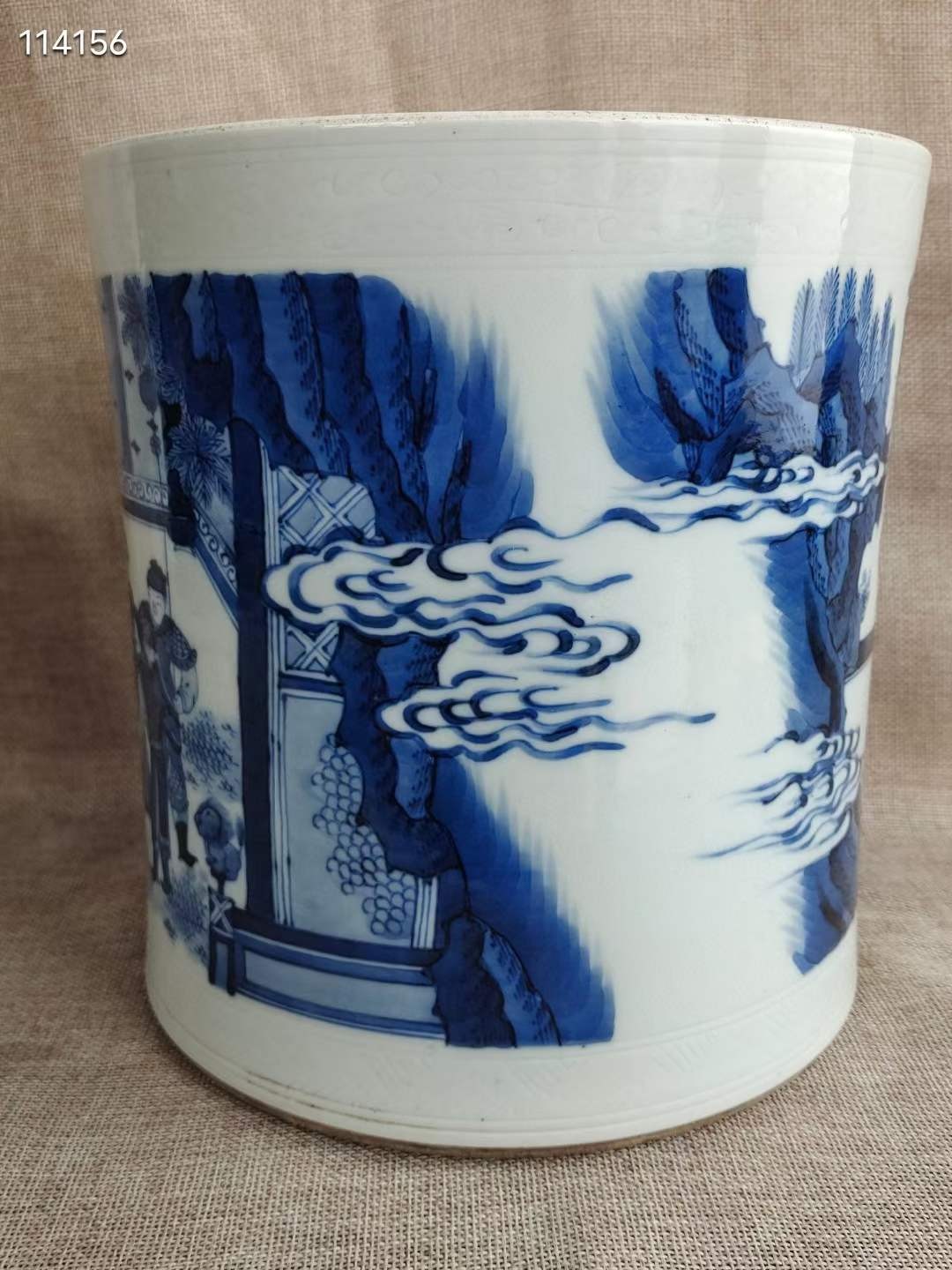 清中期 青花翠毛蓝人物纹笔海 全品