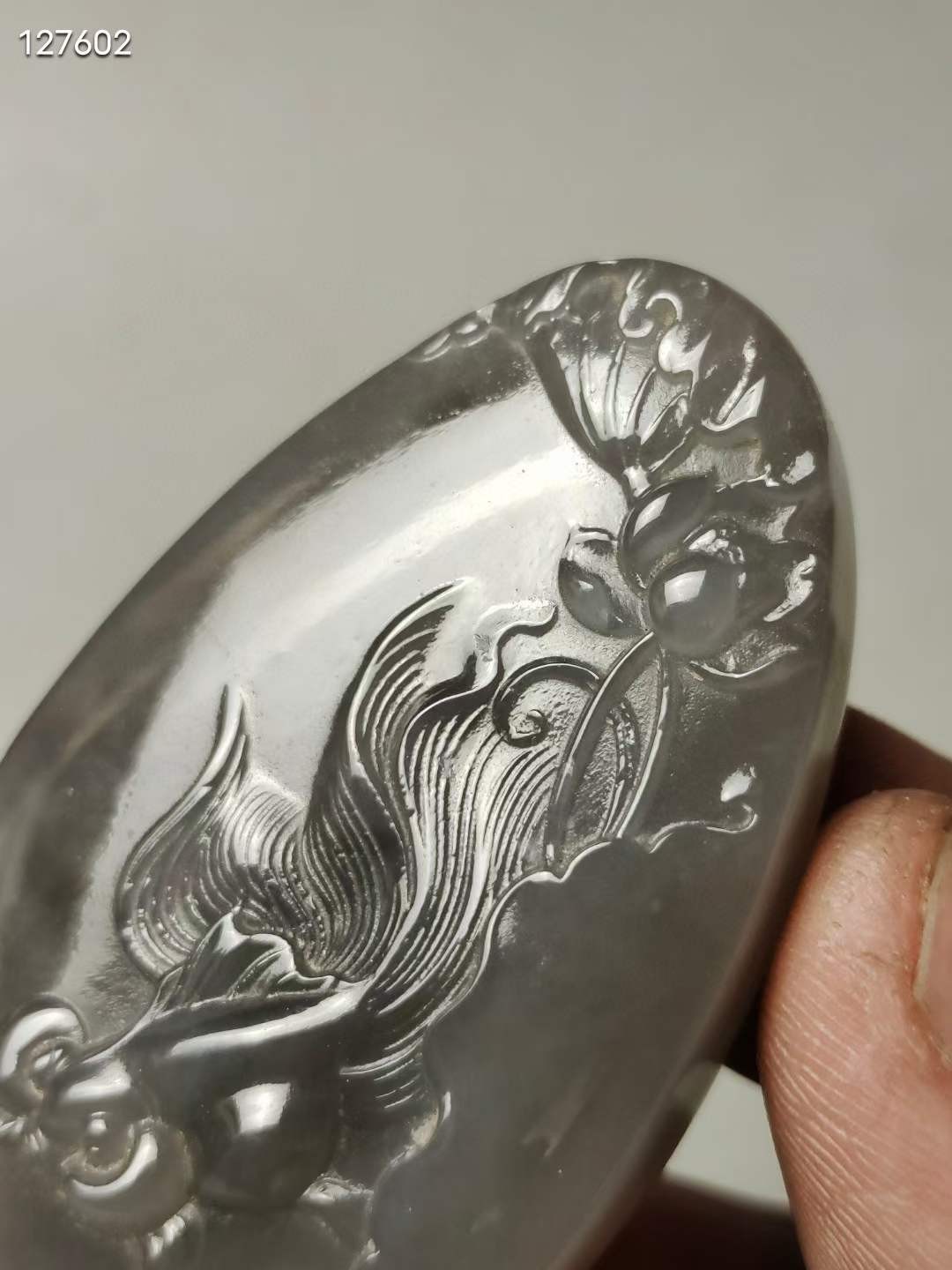 和田玉烟紫料荷花鱼牌子 烟紫和田玉，正烟紫色不发暗，颜色浓郁，玉质细腻油润，整体干净，无杂无裂完美品相。