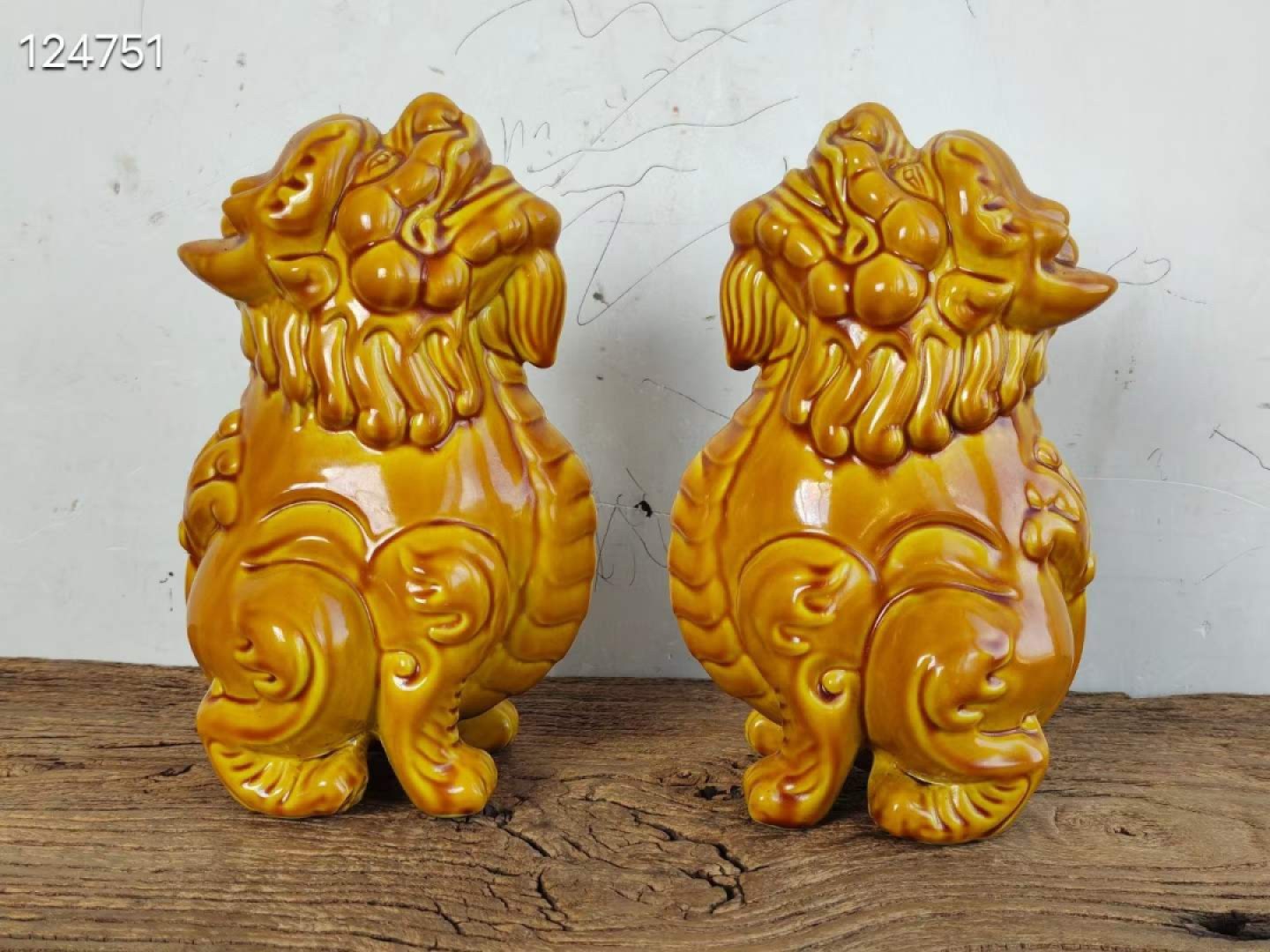 清 黄釉“望天吼”瑞兽案头摆件