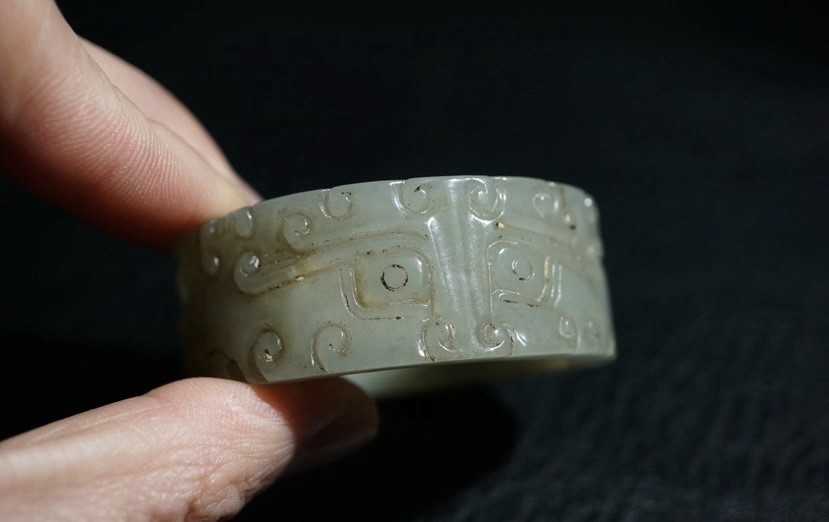 ｜冷门出品｜精选专拍·第叁拾贰场· 明清工老和田玉满工饕餮纹玉环把件