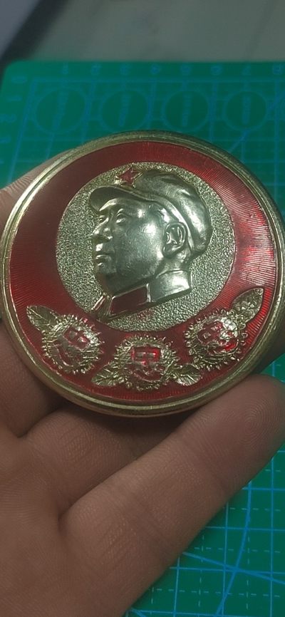 红色收藏—毛主席像章  包老包真 - 🔥🔥毛主席像章，61.4毫米