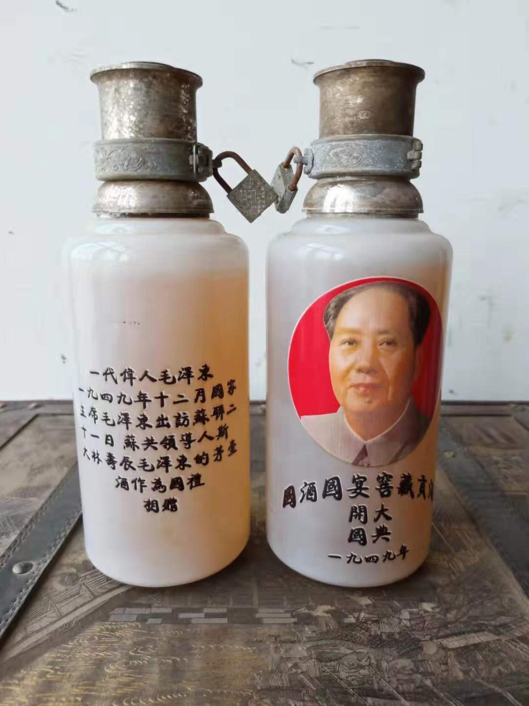 下乡收来1949年毛主席像茅台老酒一箱，保存完整，尺寸重量如图。 下乡收来1949年毛主席像茅台老酒一箱，保存完整，尺寸重量如图。
