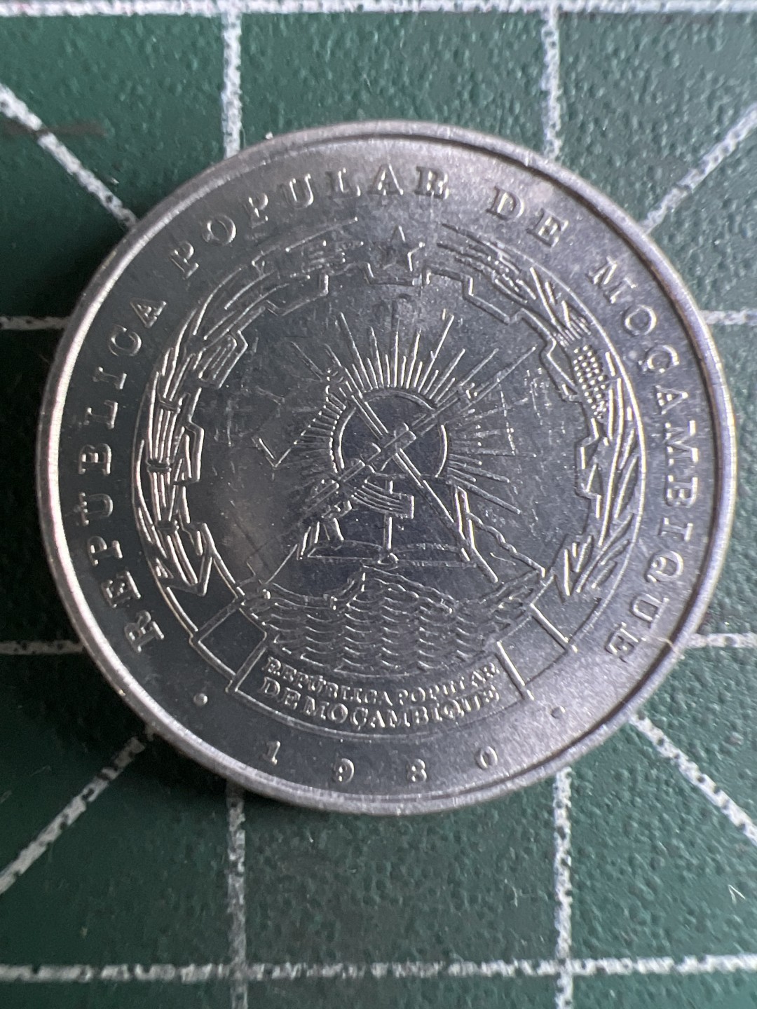 泡泡堂微拍第一 二 四幕硬币捡漏可累计专场👿👿，累计满二十元包邮，接受代拍业务 莫桑比克50梅蒂卡尔