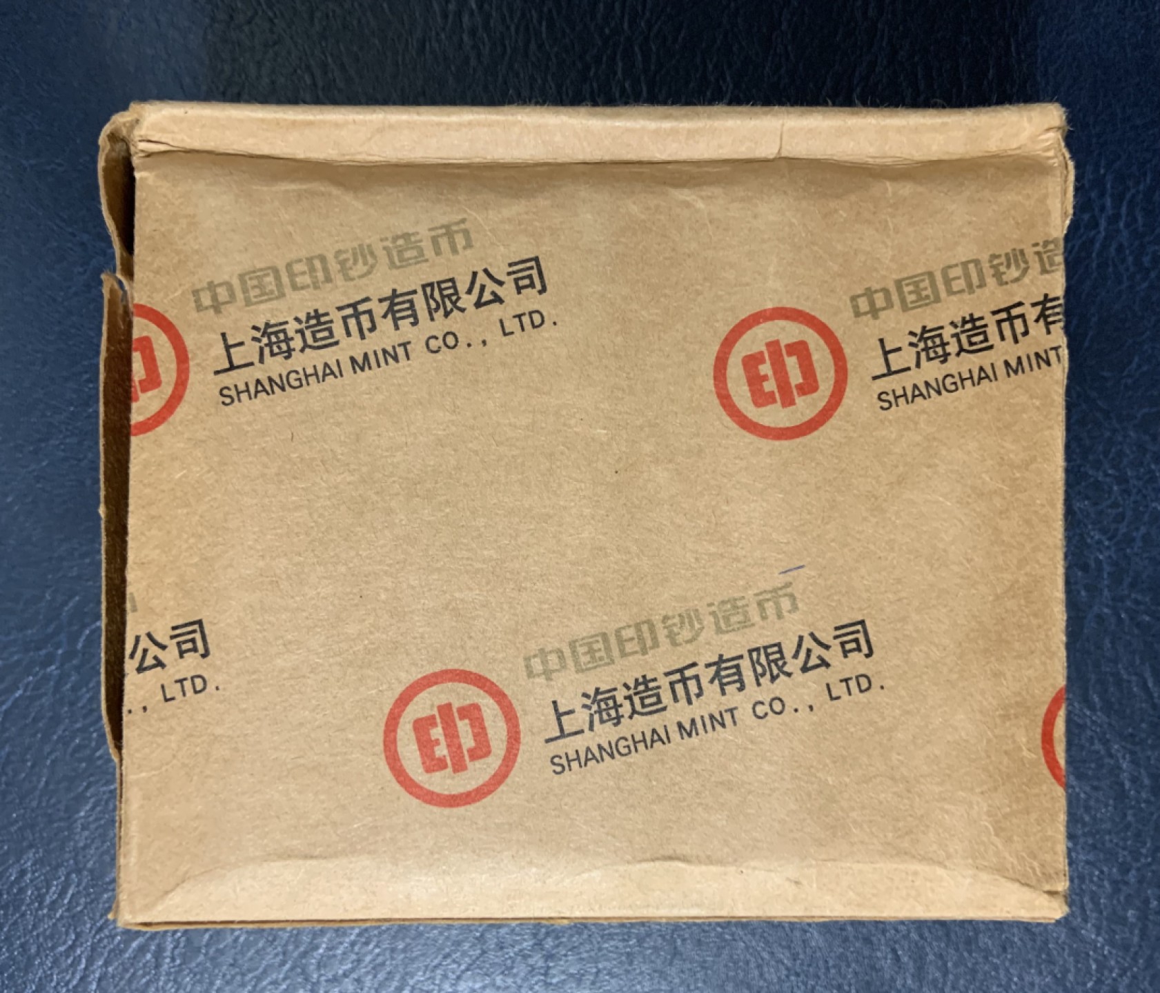 收藏联盟Quantum Auction 第249期拍卖  中国人民银行2015年抗日胜利暨世界反法西斯70周年纪念币一盒500枚 状态如图