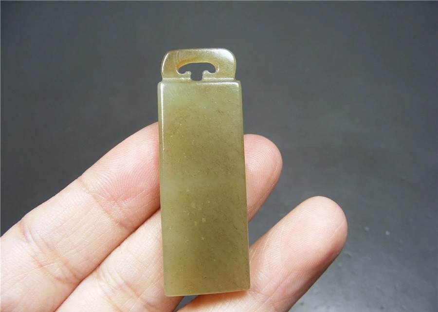 ｜冷门出品｜精选专拍·第叁拾叁场· 和田青白玉厚实长方形坠